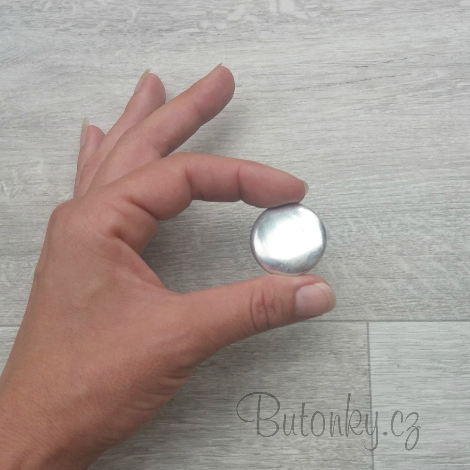 Butonek 28 mm bez očka (45'')